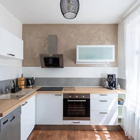 2 Bedrooms Apt Near Wenceslas Sq Prága Kültér fotó