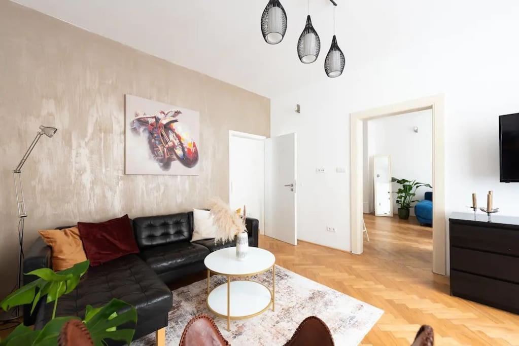 2 Bedrooms Apt Near Wenceslas Sq Prága Kültér fotó